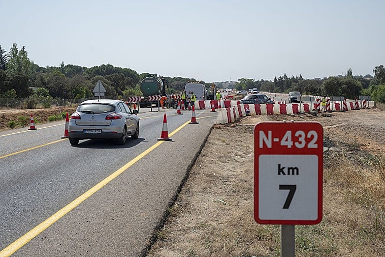 Desvío en la carretera N-432 a la altura del kilómetro 7.