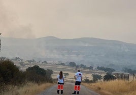 Cruz Roja Extremadura ha movilizado también una ambulancia y un equipo logístico como apoyo al dispositivo desplegado en la zona.