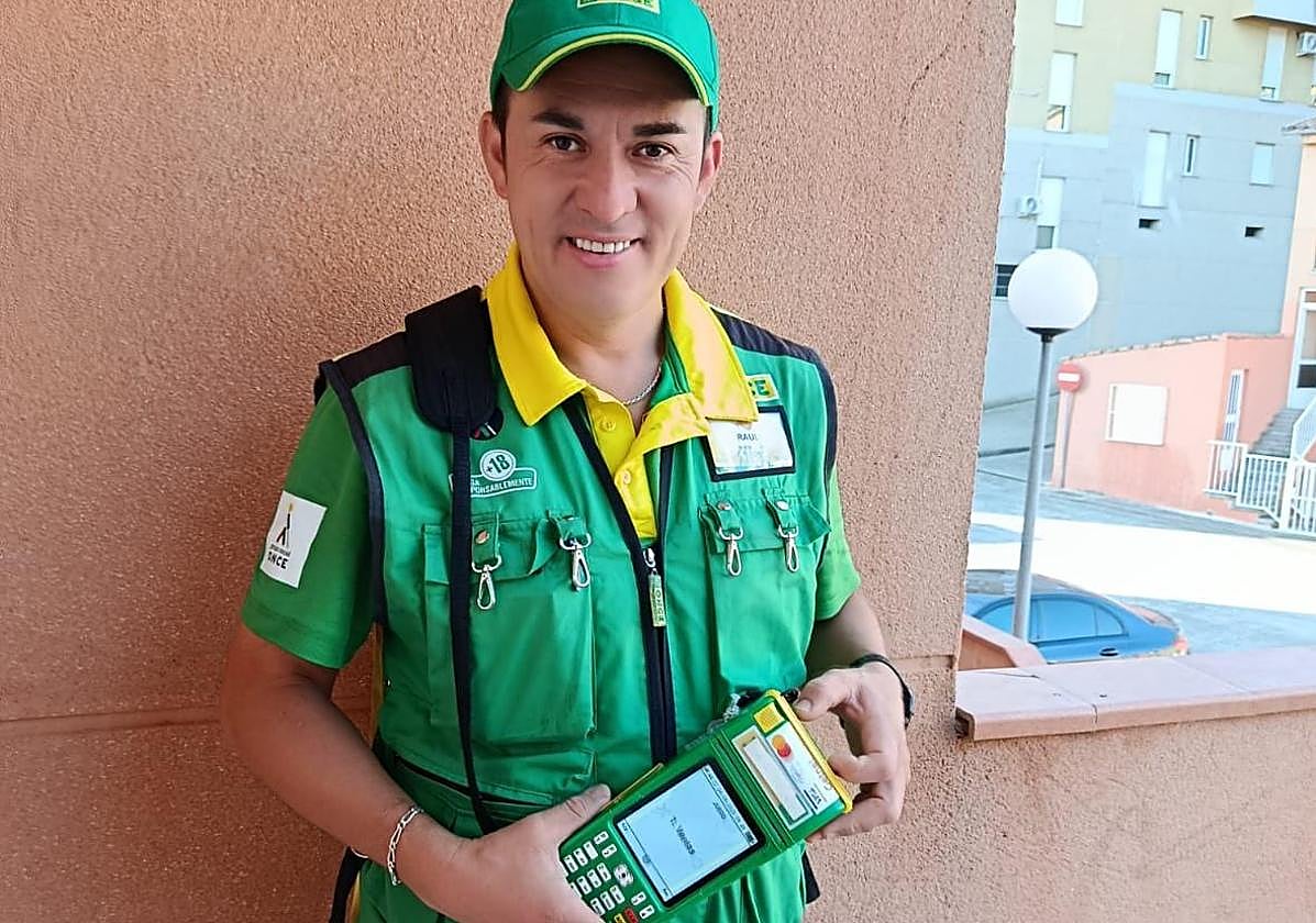 El vendedor Raúl Ácaro Castillo ha repartido la suerte en Hervás.