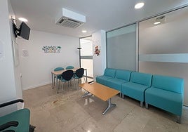 Sala para padres y madres de niños neonatos en el hospital de la capital emeritense.