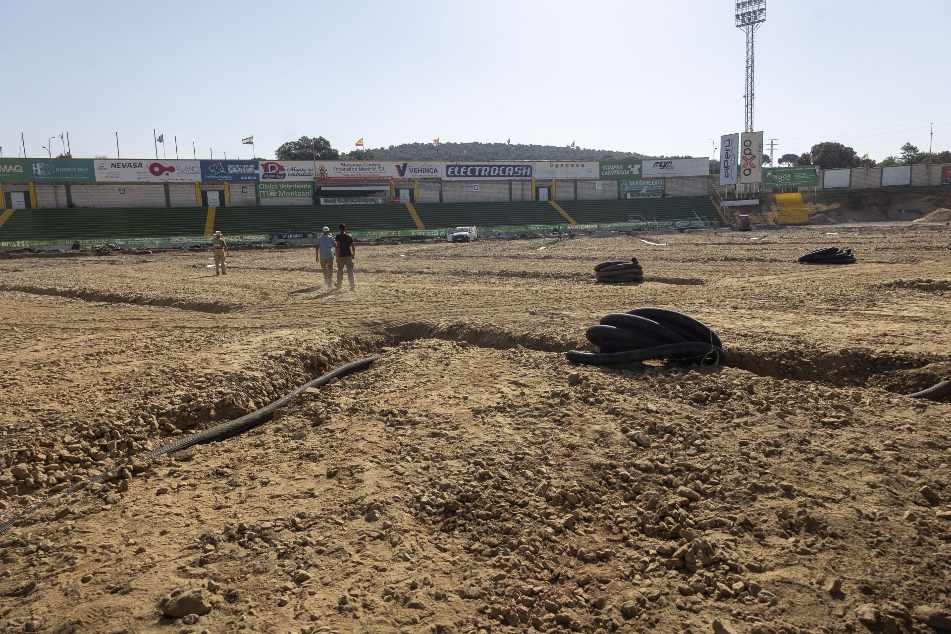 La reforma del estadio cacereño Príncipe Felipe, en imágenes