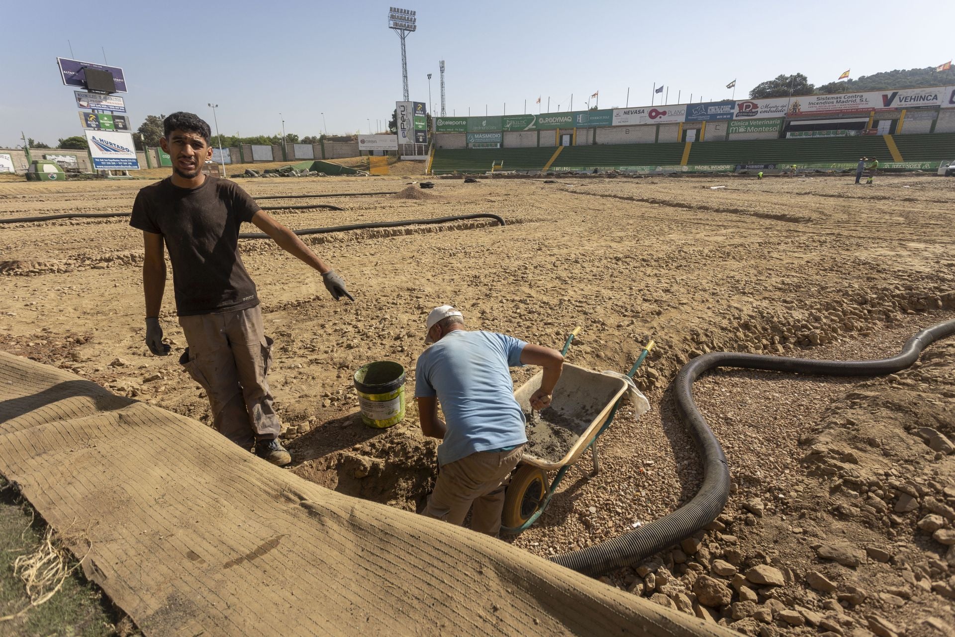 La reforma del estadio cacereño Príncipe Felipe, en imágenes