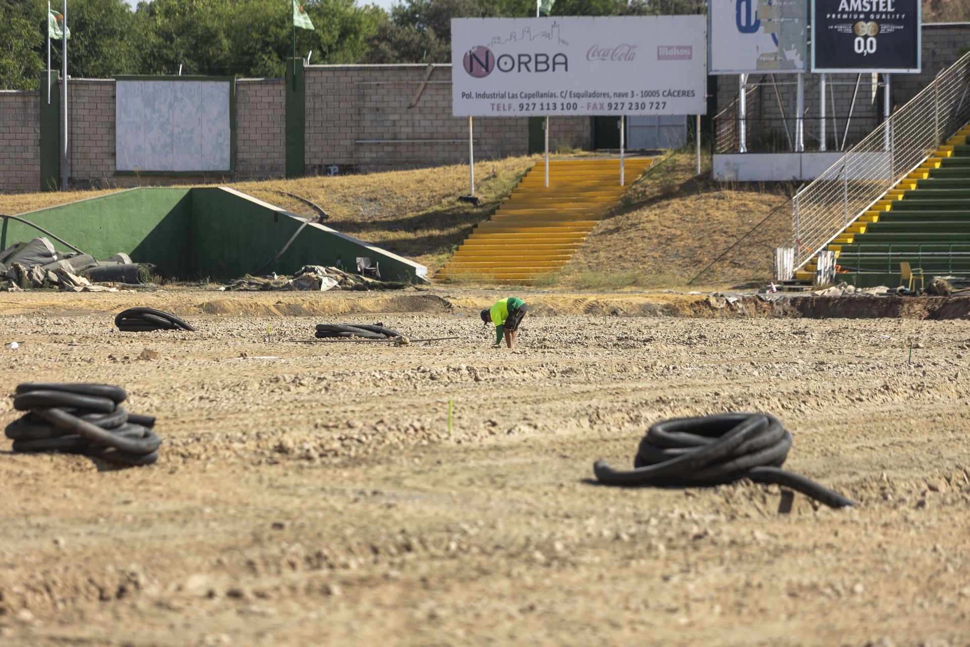 La reforma del estadio cacereño Príncipe Felipe, en imágenes