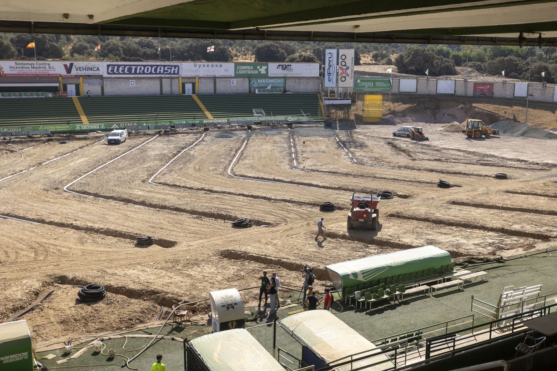La reforma del estadio cacereño Príncipe Felipe, en imágenes