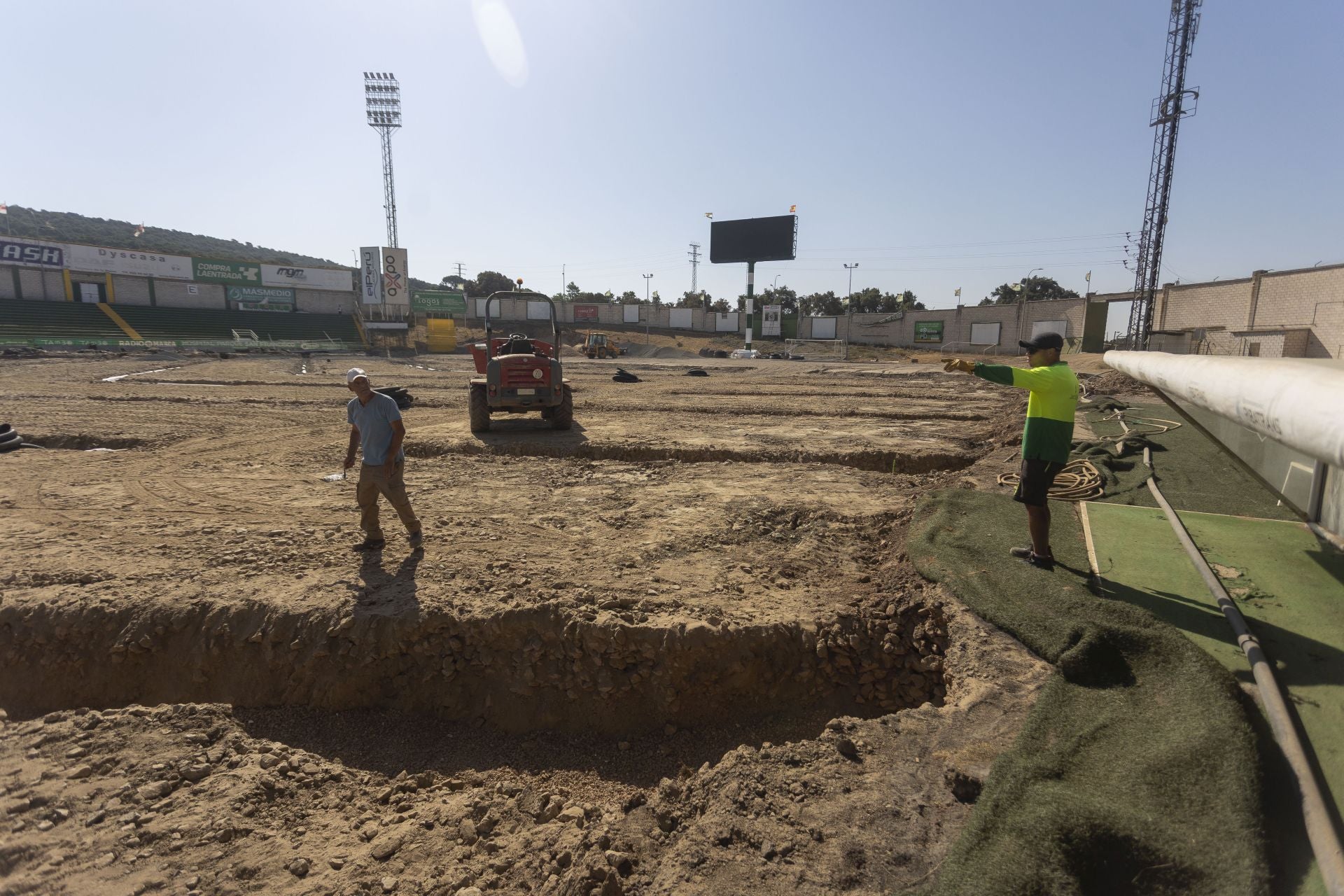 La reforma del estadio cacereño Príncipe Felipe, en imágenes