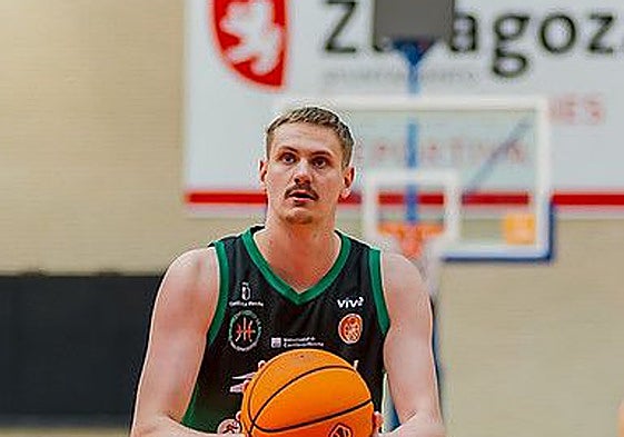Bartlomiej Pietras durante un partido.
