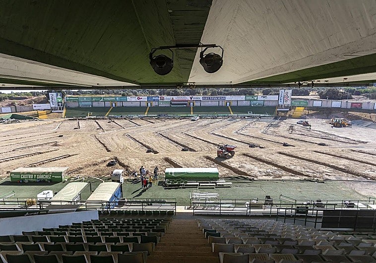 El estadio, 'patas arriba'.