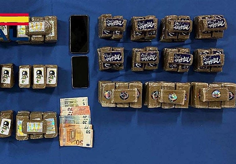 Droga intervenida por los agentes de la Policía Nacional.