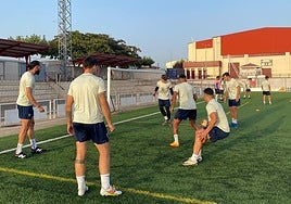 La plantilla del Jaraíz, durante un entrenamiento de esta pretemporada.