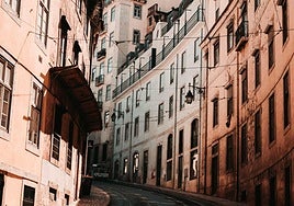 Una llamativa calle de la ciudad de Lisboa