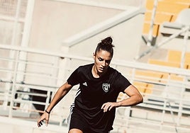 Paula León con el Madrid CFF.