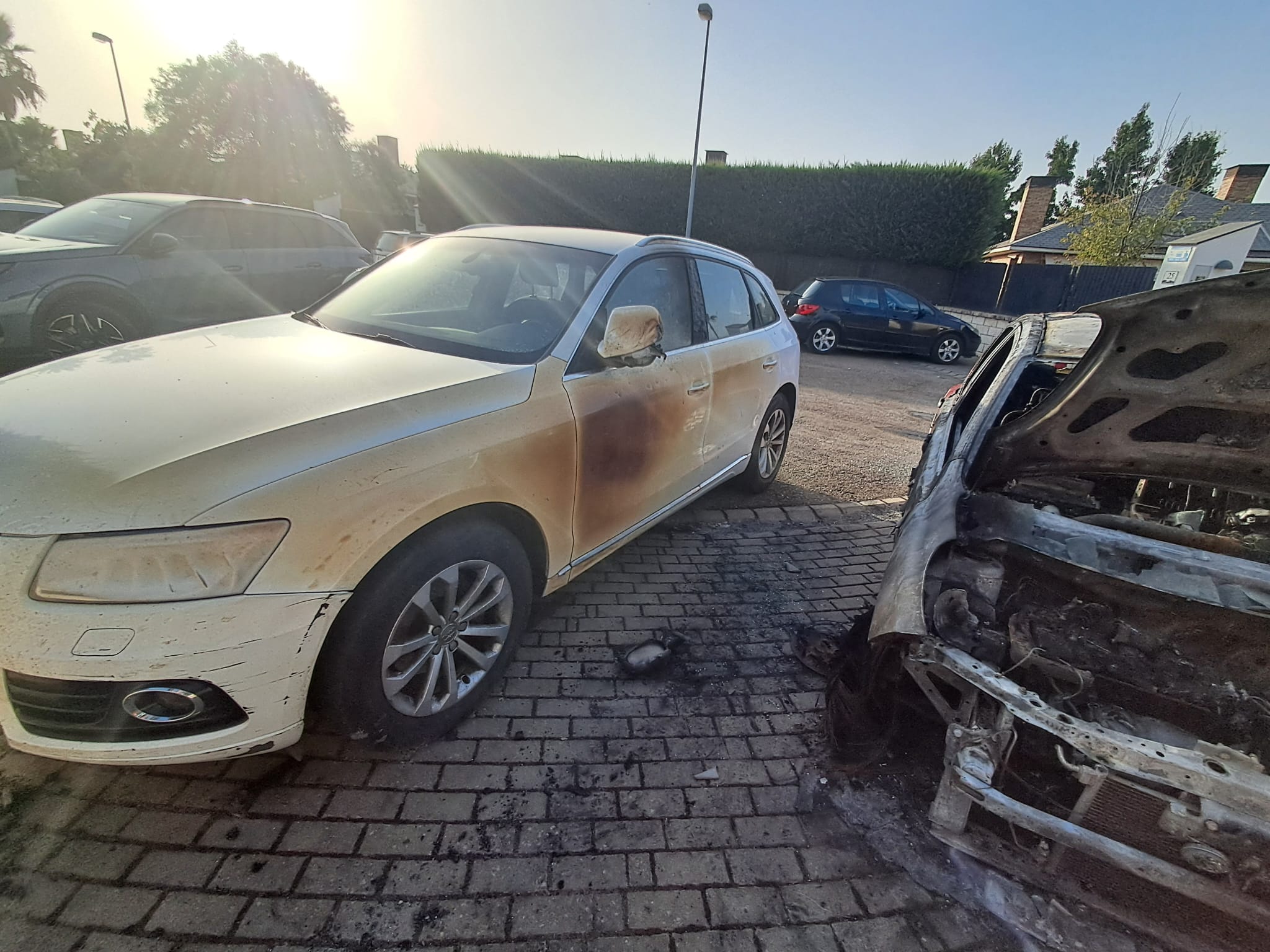 Imágenes del incendio declarado entre La Banasta y Las Golondrinas, en Badajoz