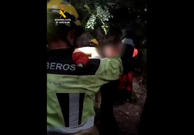 De noche y en un terreno escarpado: así fue el complicado rescate de un senderista en Las Nogaledas