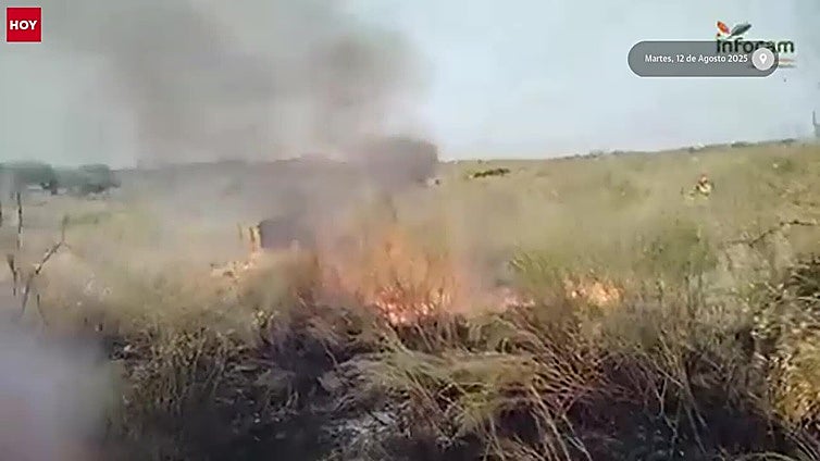 El 90% del fuego está estabilizado pero los vecinos de Villar del Pedroso seguirán confinados