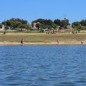 Imagen de la playa fluvial de Cheles.