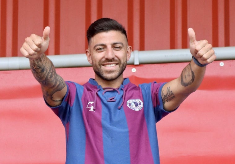 Gio Zarfino regresa a Almendralejo y se convierte en la bomba del Extremadura