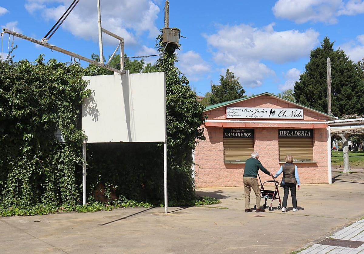 La pista jardín El Nido, en el parque de La Coronación, lleva un par de años sin prestar servicio.