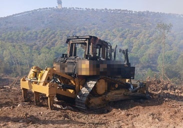Una máquina pesada, quemada mientras trabajaba en el incendio de Pallares