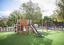 Parque infantil en una zona de la capital de Extremadura.
