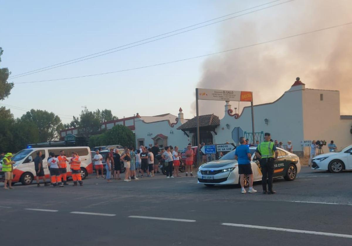 Los incendios en Casar de Cáceres y Aliseda obligan a desalojar dos urbanizaciones