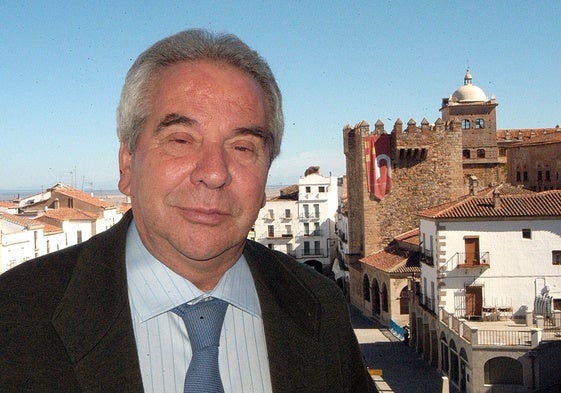 José María Saponi en una foto tomada en 2006 desde el balcón del ayuntamiento.