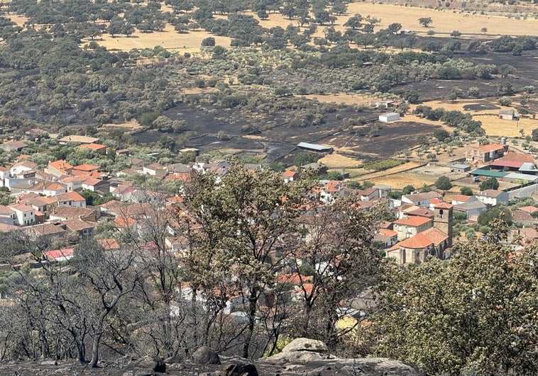 El incendio de Jarilla avanza hacia Plasencia y el Ambroz y obliga a confinar Segura de Toro