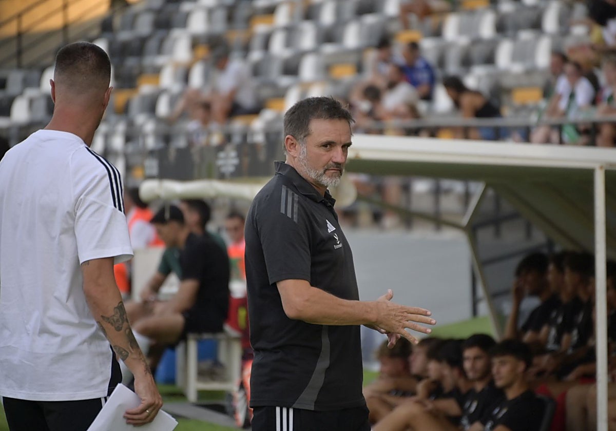 Julio Cobos en el duelo de este verano ante el Badajoz.