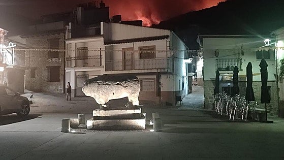 Alcalde de Segura de Toro: «Hay plan para evacuar el pueblo, pero esperamos que cambie el viento y no sea necesario»