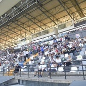 Tribuna del Nuevo Vivero durante un partido.