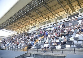 Tribuna del Nuevo Vivero durante un partido.