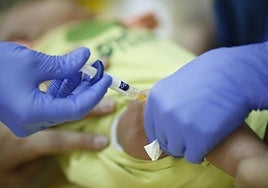 El SES incluye una nueva vacuna combinada frente a sarampión, rubeola, parotiditis y varicela