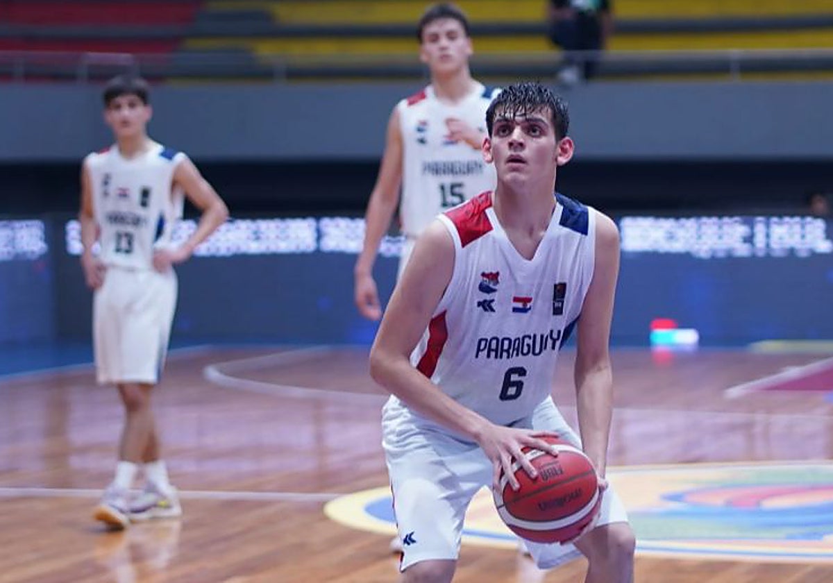 Axel Royo Ferreira, con las categorías inferiores de Paraguay.