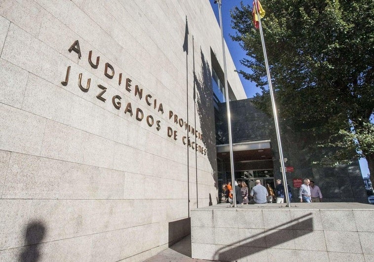 Fijado para el 16 de septiembre el juicio a un opositor por hacer trampas en un examen