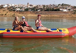 Clientes de la empresa de actividades náuticasnatucias  y aventura La Jarilla.