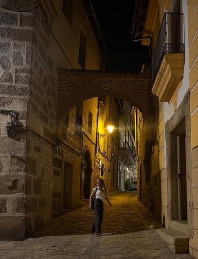 La periodista extremeña Berta Collado regresa a casa y disfruta de la soledad en este pueblo de Extremadura