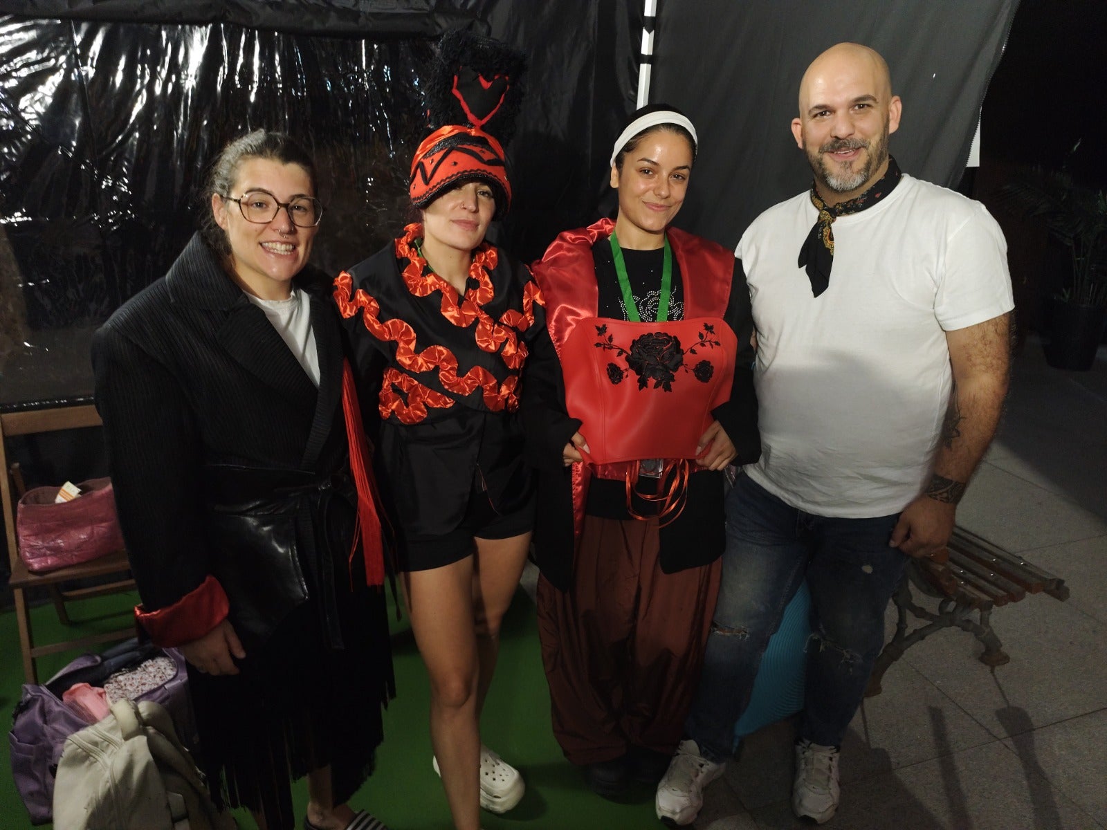 Tanxugueiras junto al diseñador Juan Manuel Cruz