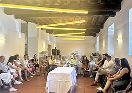 Reunión este lunes en la Hospedería de Hervás entre la consejera y el director general de Turismo y empresarios del sector.