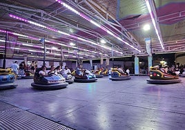 Imagen de archivo de una atracción de coches de choque en una localidad española.