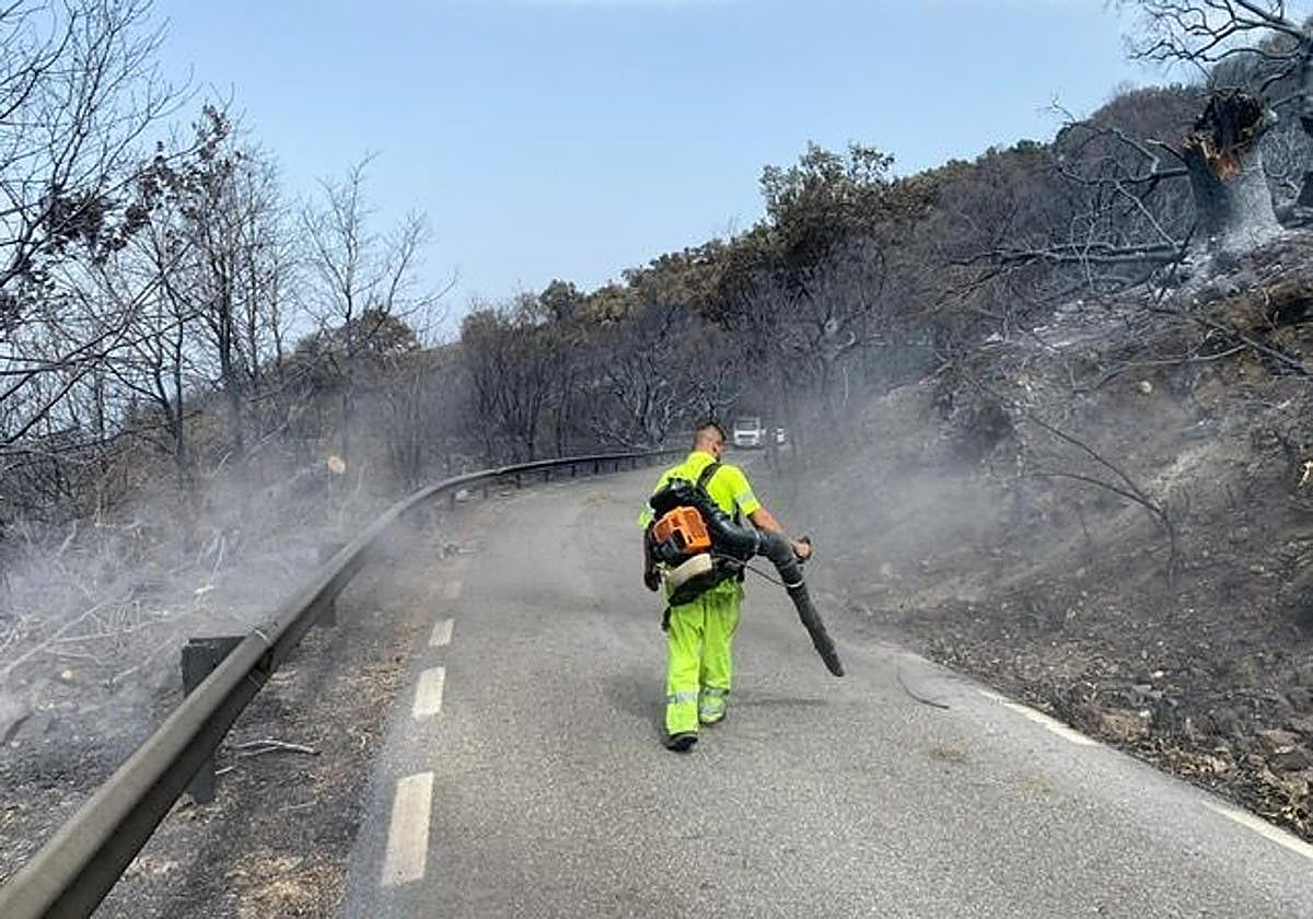 Fotos | Así se han llevando a cabo los trabajos en el Puerto de Honduras para reabrir la carretera tras el incendio