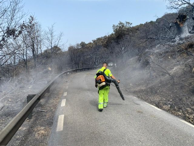 Fotos | Así se han llevando a cabo los trabajos en el Puerto de Honduras para reabrir la carretera tras el incendio