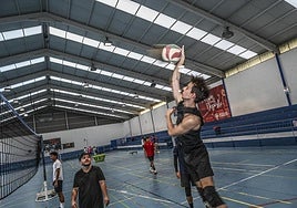 El deporte más popular entre los jóvenes ha sido el voleibol.
