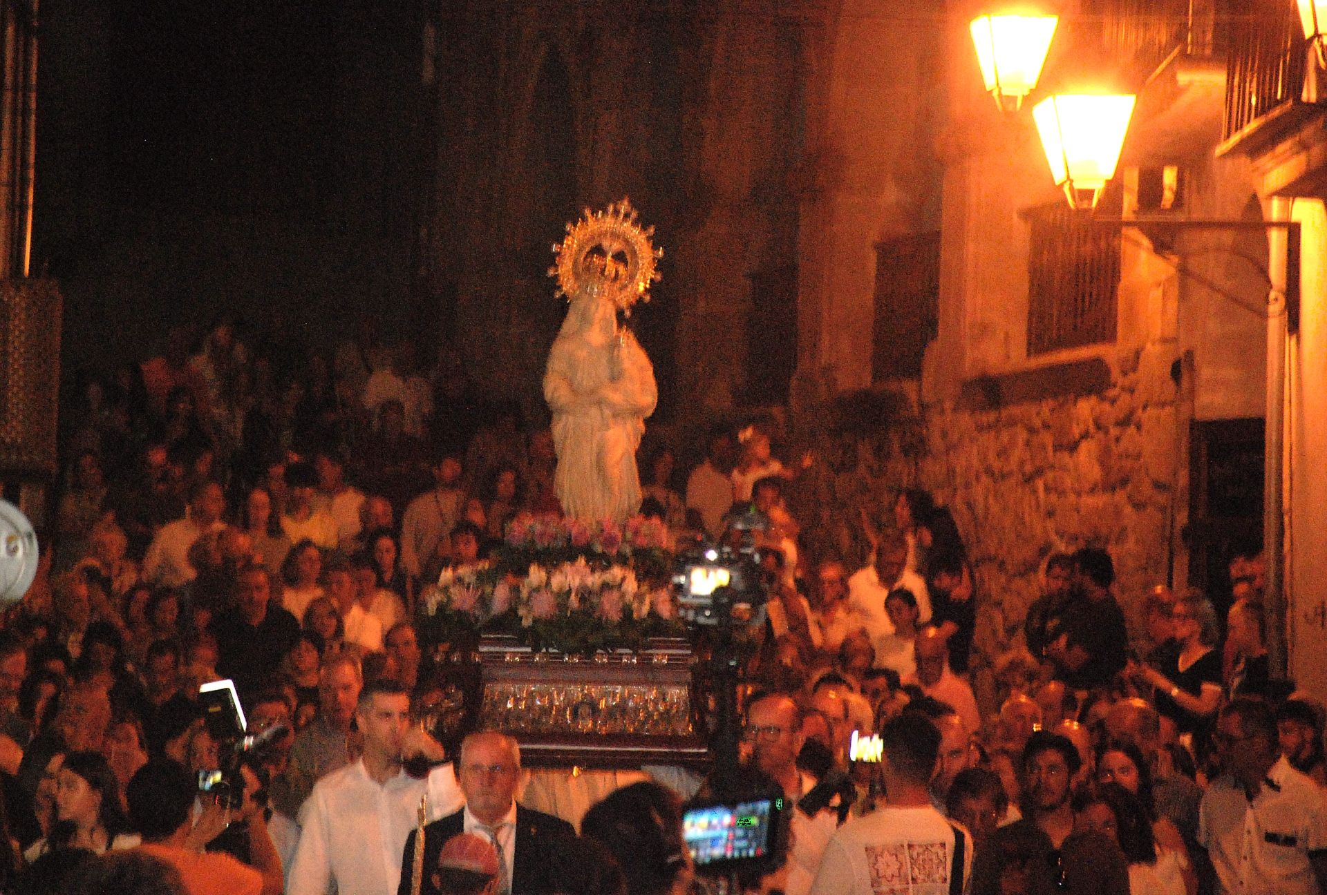 La bajada de la Patrona a la iglesia de San Martín en imágenes