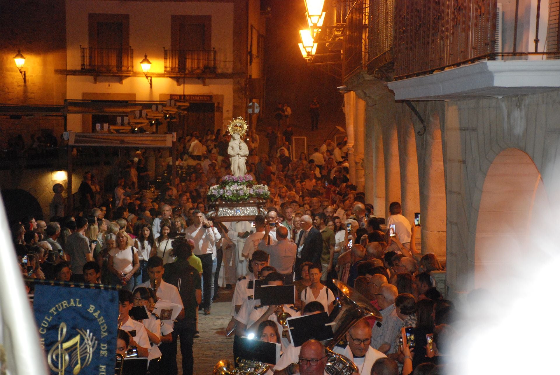 La bajada de la Patrona a la iglesia de San Martín en imágenes