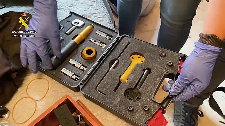 Dos detenidos con quince armas de fuego y droga en la operación en Las Moreras de Badajoz