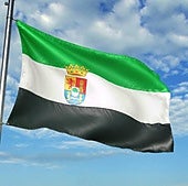 Imagen de la bandera de Extremadura ondeando