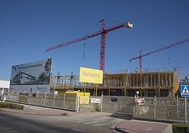 Futuro hospital de Quirón en obras en la avenida de Elvas en Badajoz.