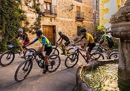 Participantes de la pasada edición del campus por una de las localidades de La Vera.