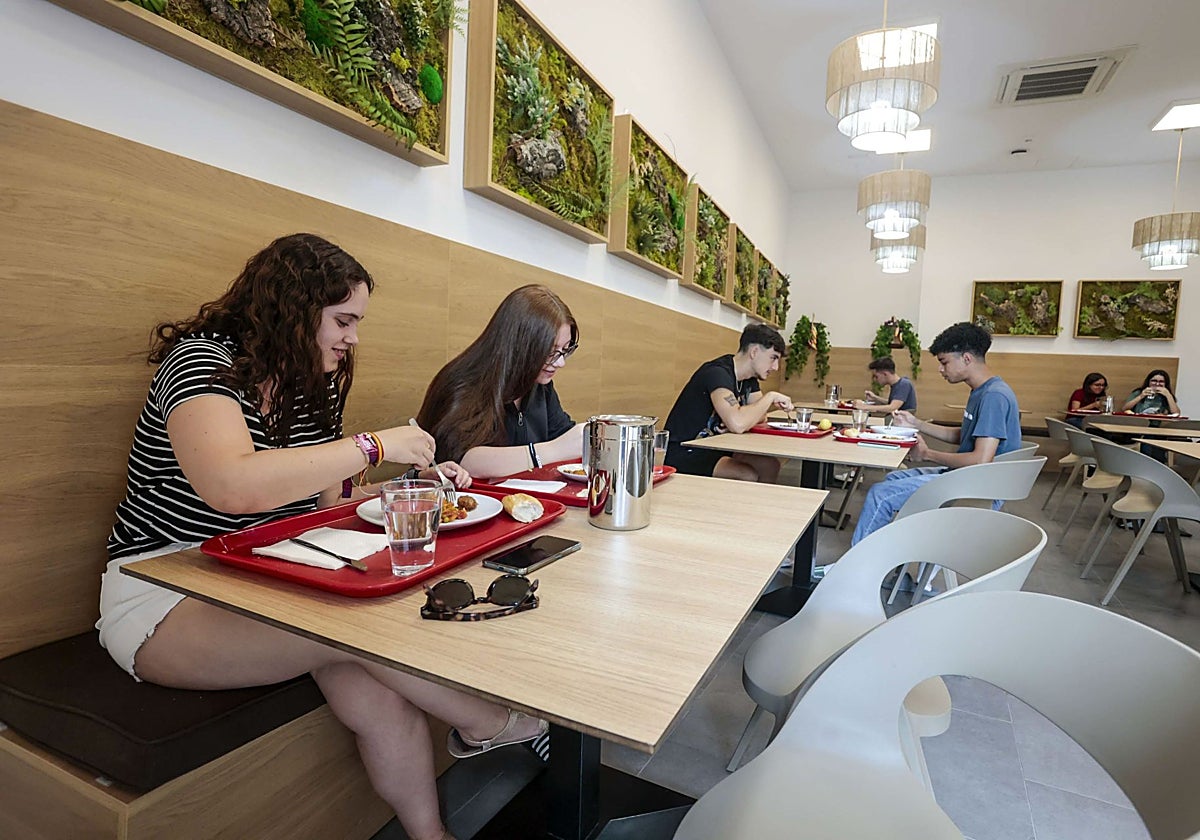 En residencias como la que gestiona la Diputación de Cáceres, que lleva el nombre de Charo Cordero, cuentan con 58 plazas y 83 solicitudes han pasado a formar parte de la lista de espera.