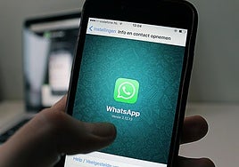 Expertos advierten: los grupos de WhatsApp del colegio pueden afectar la privacidad de las familias