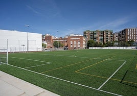 Los campos de fútbol de tierra desaparecen de Badajoz